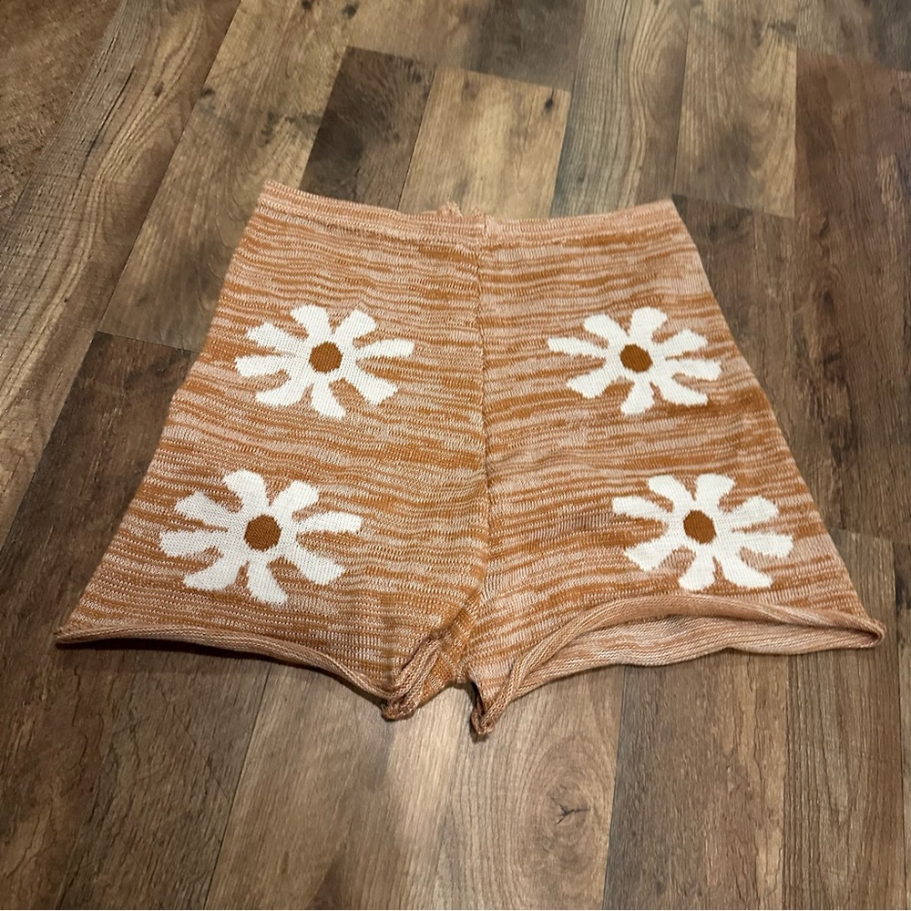 Boutique 70s Inspired Shorts sz Large - Picture 8 of 9